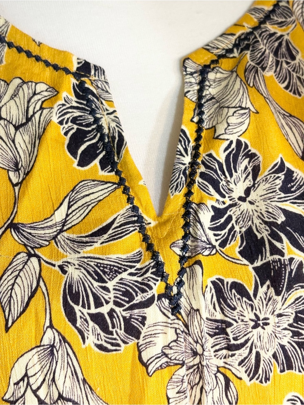 Market & Spruce Auria Embroidered Dress in yellow and navy large - Picture 8 of 13